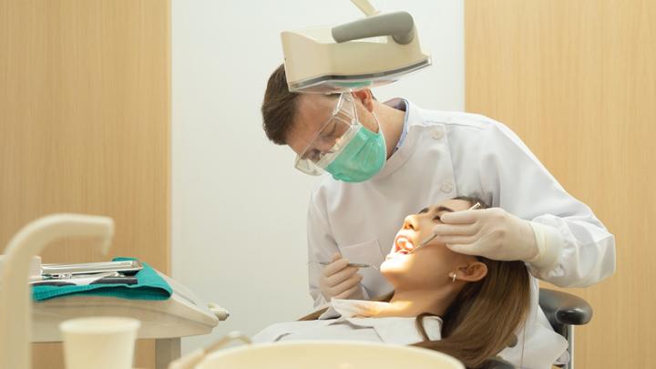 Konsultasi Gigi via Metaverse 2025: Saat Dokter Bisa ‘Masuk’ ke Mulut Virtual Lo dan Lo Bisa ‘Lari’ ke Virtual Beach